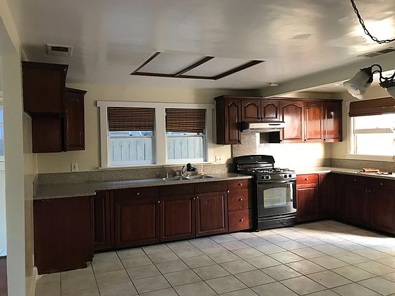 5th image of 747 E Del Mar Blvd