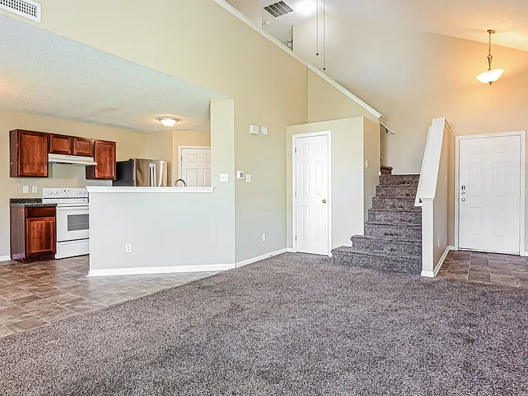 1240 Cutler Ln — Photo 5