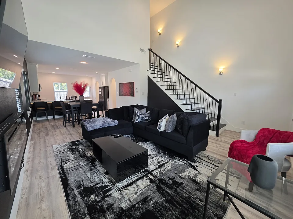 105 Jarrett St