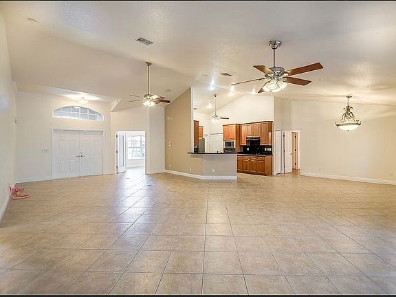 4th image of 1425 NW 2nd St