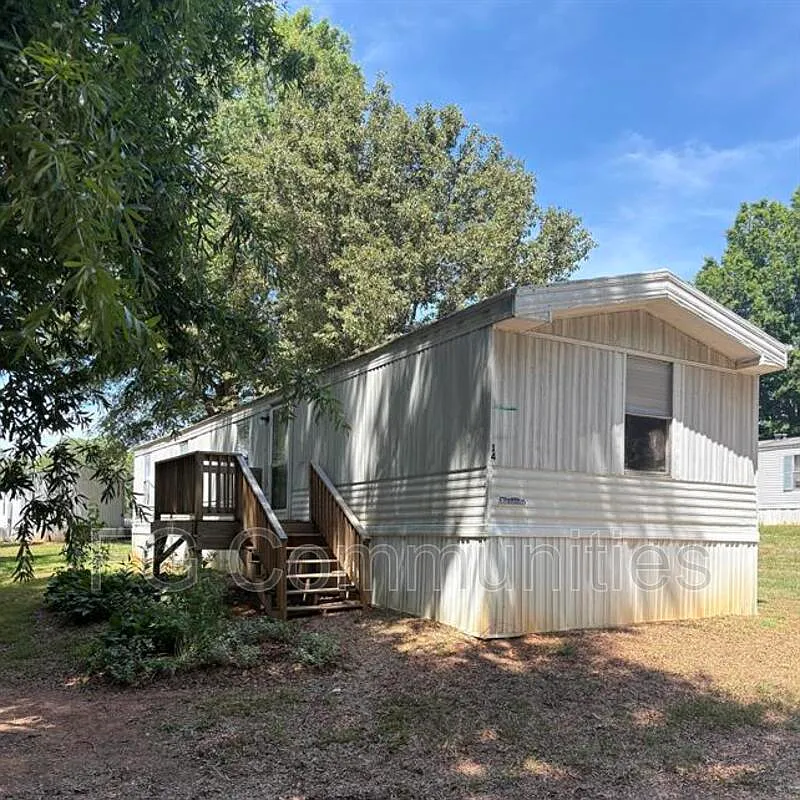 2 bed, 1.0 bath, $995 — Photo 1