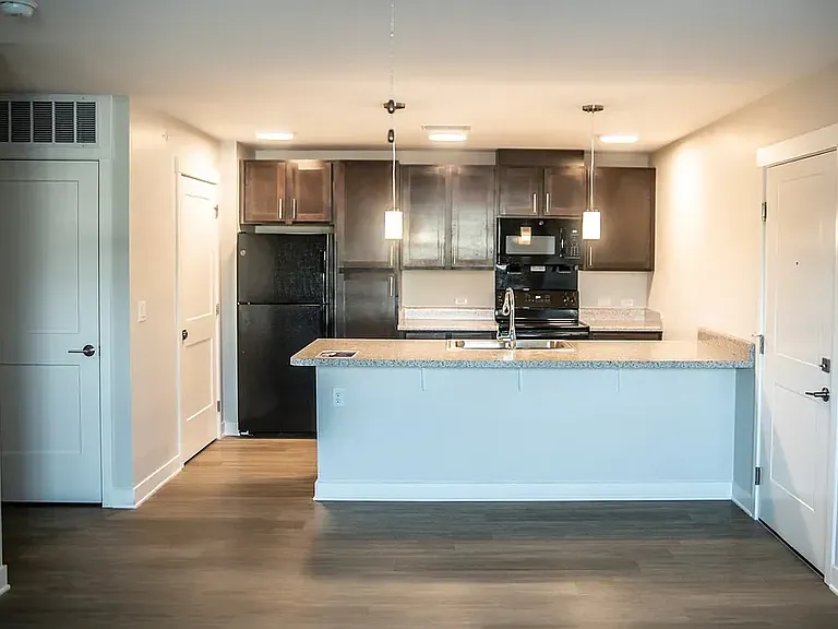 Riverbend Flats — Photo 4