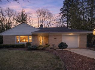 3337 Kensington Ct, Elmwood Park, WI 53405