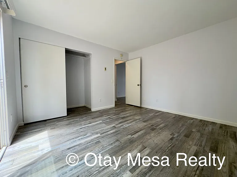 586 7th St — Photo 10