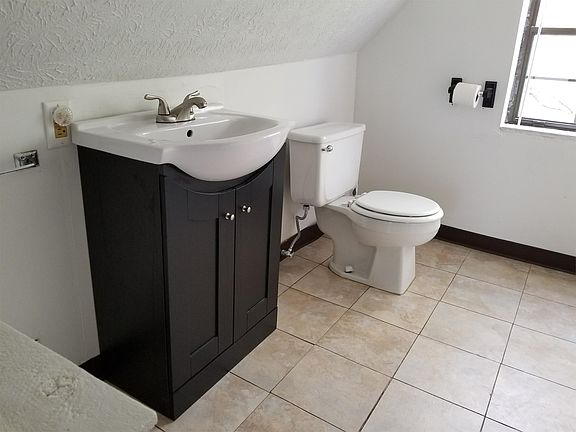 5th image of 230 Collins Ave