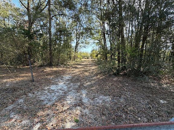 2nd image of 207 SW RIVER OAK Court