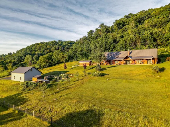 42243 S Knapp Creek Ln, Gays Mills, WI 54631