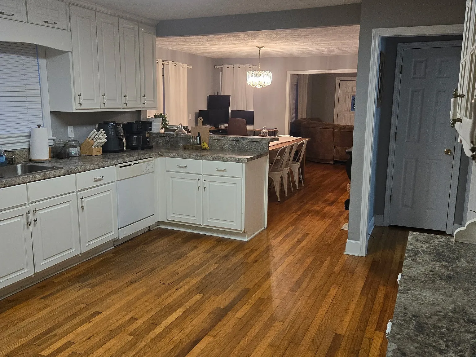 4 bed, 2234 sqft, $2,000 — Photo 3