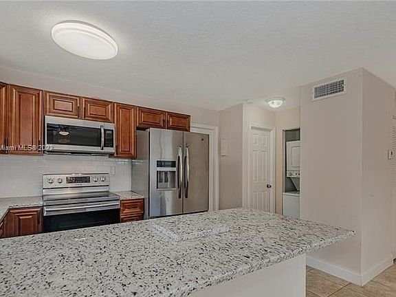 4th image of 3004 NW 4th Ave APT 1-131
