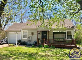 2210 SW Seabrook Ave, Topeka, KS 66614