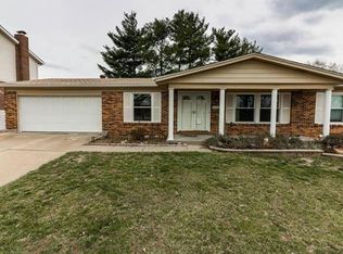 11898 Brookington Dr, Bridgeton, MO 63044