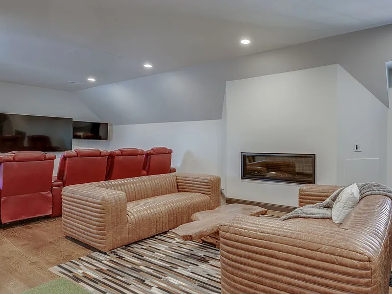 55 Whitworth Blvd — Photo 33
