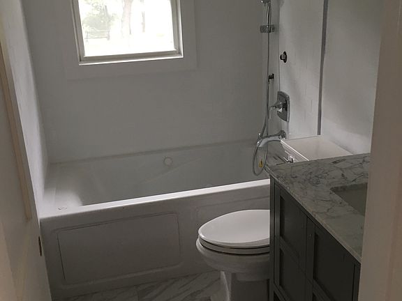 4th image of 203 Overlook Dr