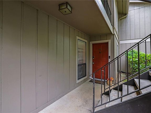 4th image of 8740 Roswell Rd Unit 10B