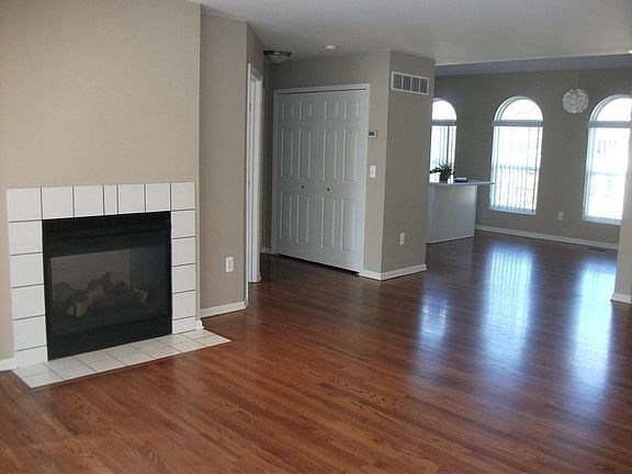 2nd image of 924 Sandalwood Dr #1