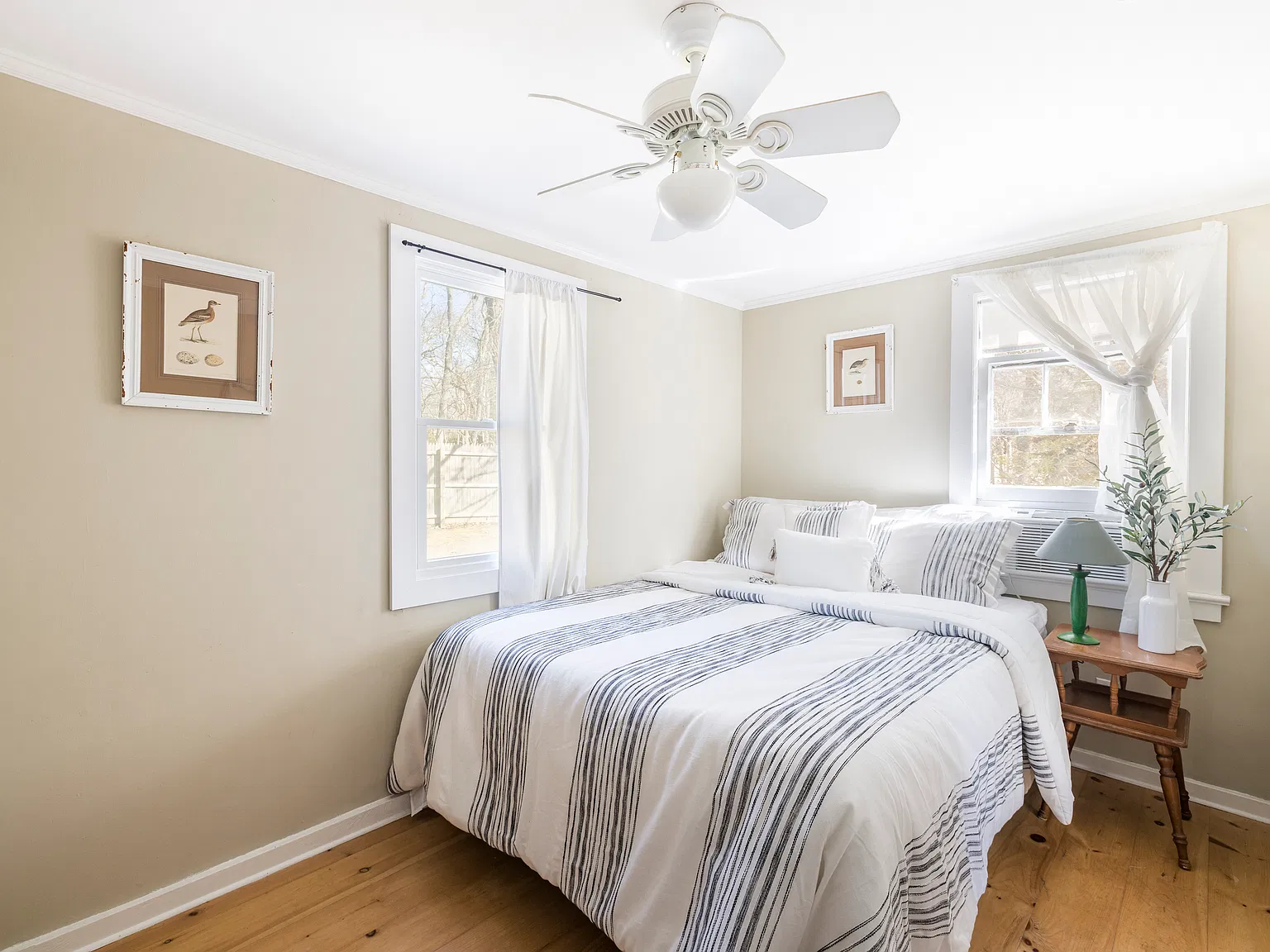 Charming Cottage Moments from Maidstone Bay Beach — Photo 4