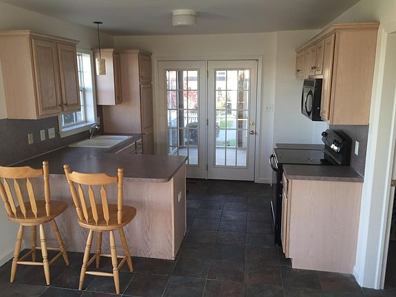 kitchen with breakfast bar