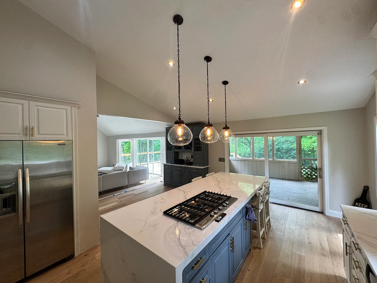 4 bed, 2.5 bath, 2700 sqft, $3,750 — Photo 1