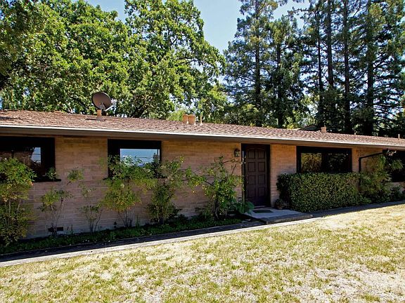 2nd image of 601 La Mesa Dr