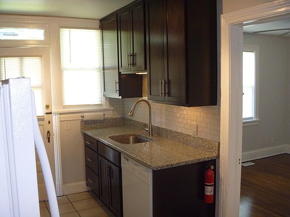 3rd image of 3318 W Grace St