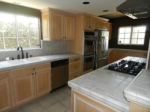 5th image of 9743 Woodley Ave