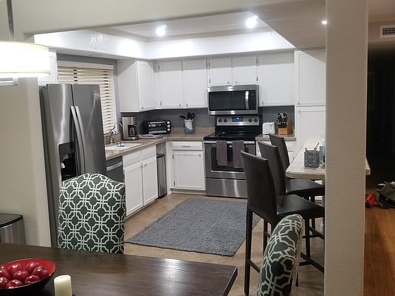 Kitchen with Breakfast Bar