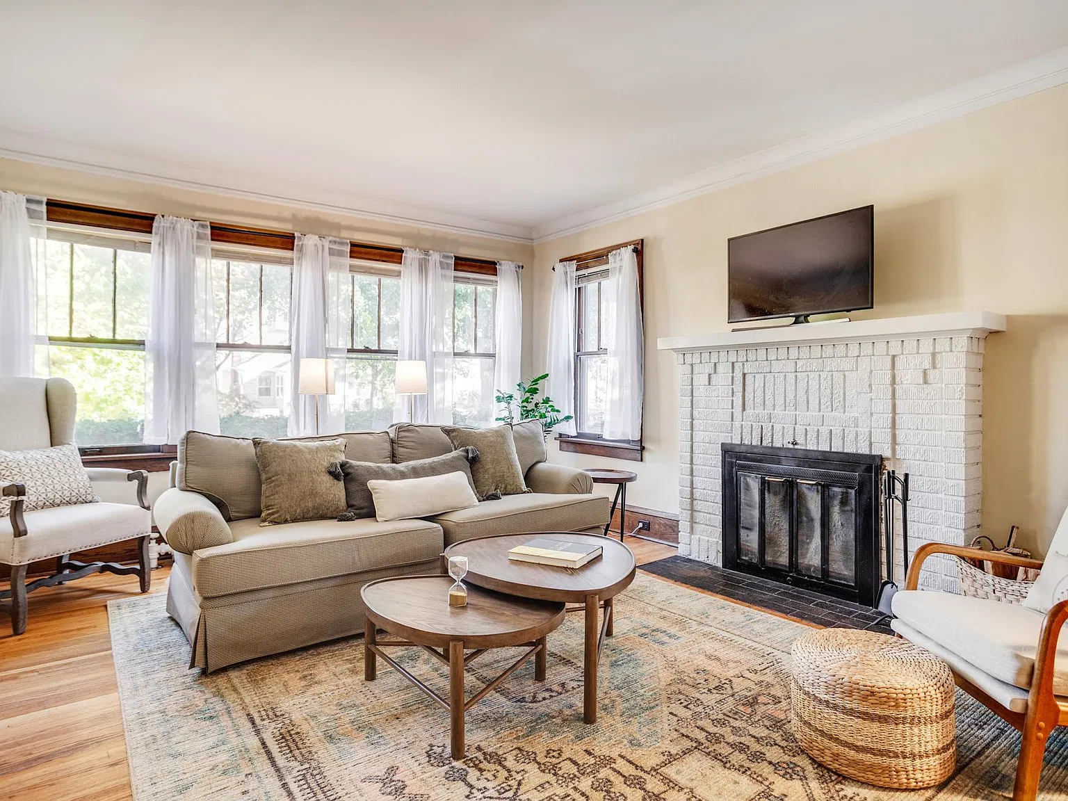 2 bed, 1.0 bath, 1200 sqft, $2,495 — Photo 3