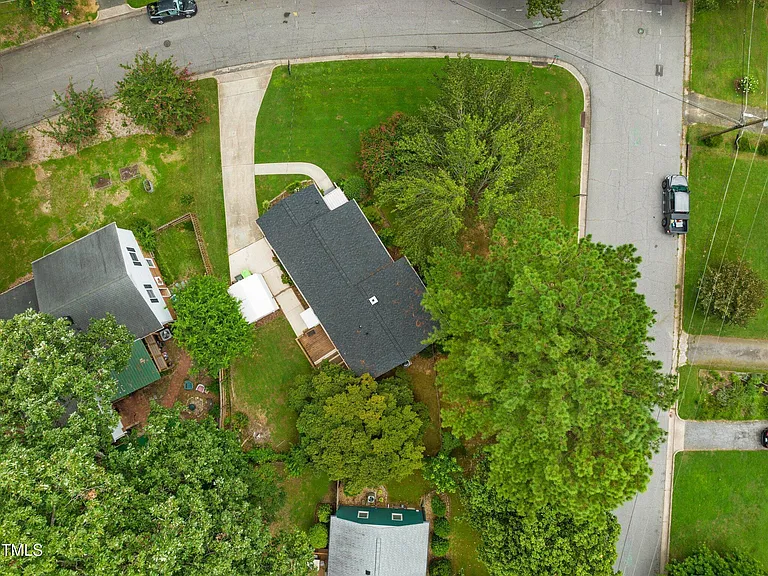 530 Banks St — Photo 35