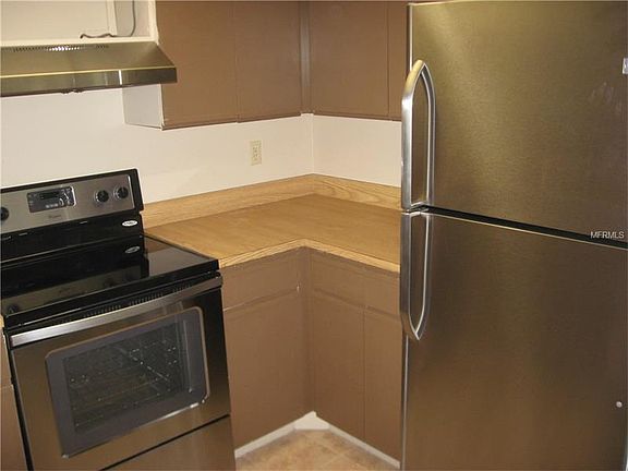 5th image of 2979 Sir Hamilton Cir #14