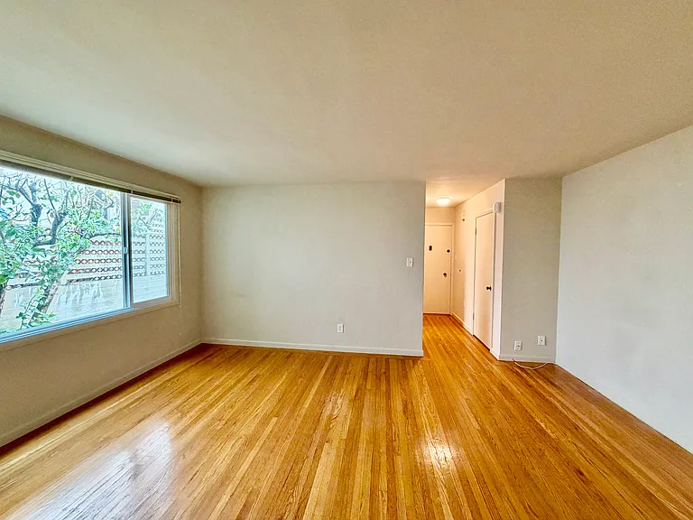 50 Lupine Ave #4 — Photo 2