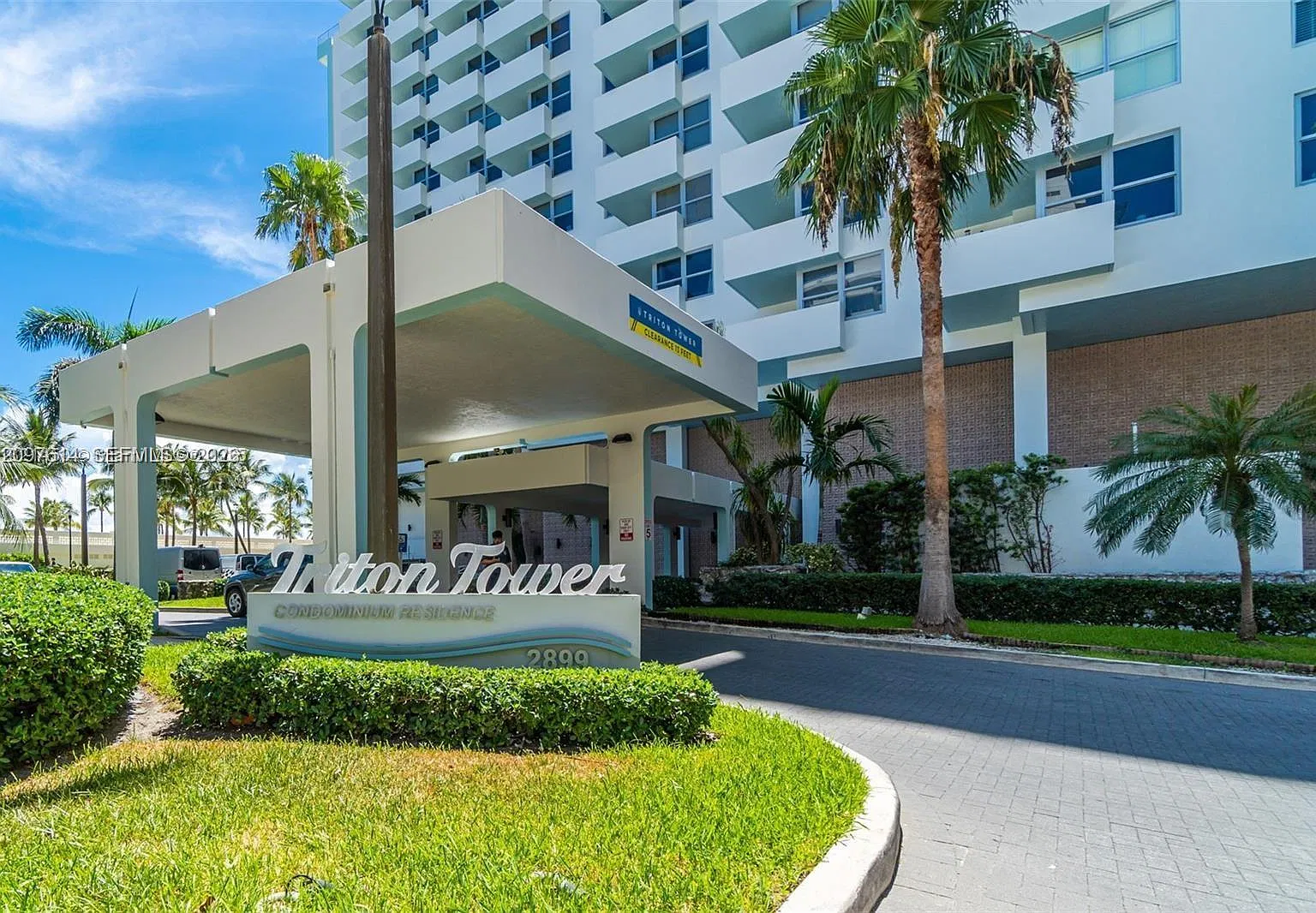Triton Tower Condo — Photo 4