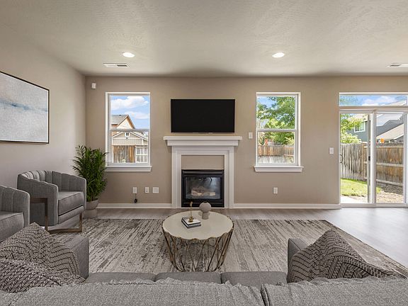 5th image of 815 NW Green Forest Cir