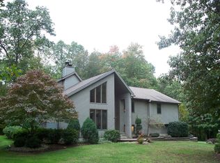 2 Edgewood Rd, Ellington, CT 06029