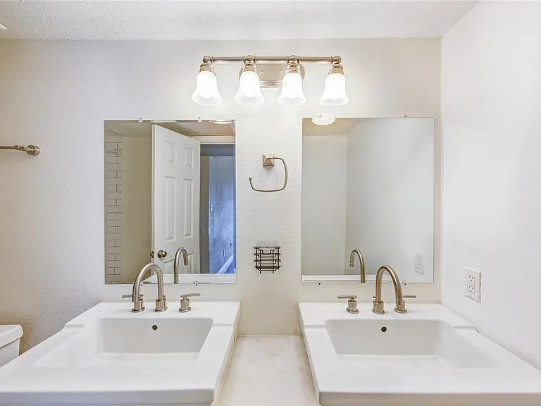 2120 Wilcrest Dr #226 — Photo 23