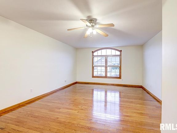 4th image of 525 Willows Ave