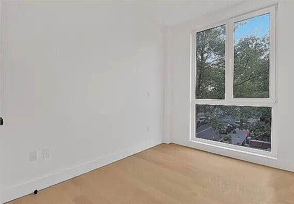 5th image of 426 Tompkins Ave APT 1B