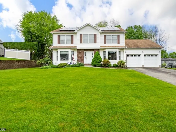 22 Heritage Dr, East Hanover Twp., NJ 07936