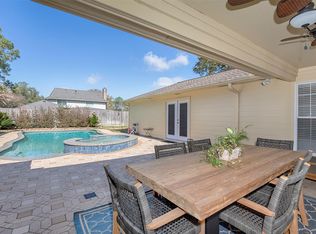 15719 Crestbrook Dr, Houston, TX 77059