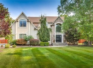 6 Stone Meadow Ln, Airmont, NY 10901