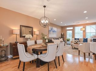 2 Harvest Dr #212, North Andover, MA 01845