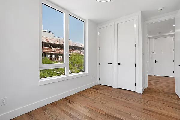 Rented by Safdie Realty Group | media 7