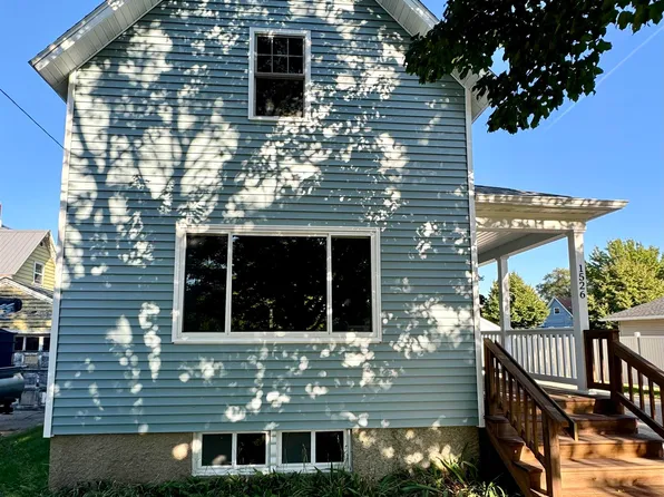 1526 Lincoln St, Marinette, WI 54143