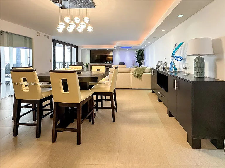 8877 Collins Ave #809 — Photo 19