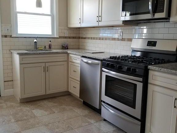 5th image of 13 Castle Harbor Dr