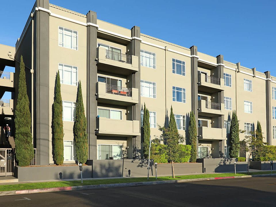 Victor on Venice Apartments Building