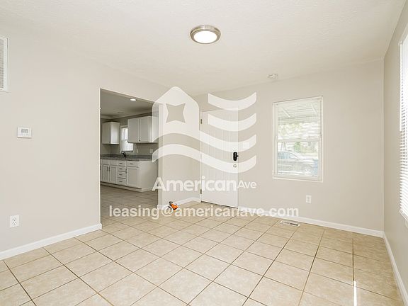 1578973_004_living_room_12713859.jpg