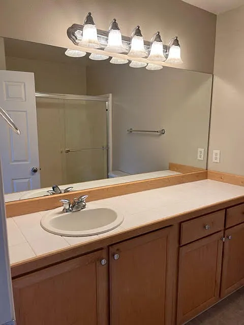 3 bed, 2.5 bath, 1396 sqft, $2,380 — Photo 2