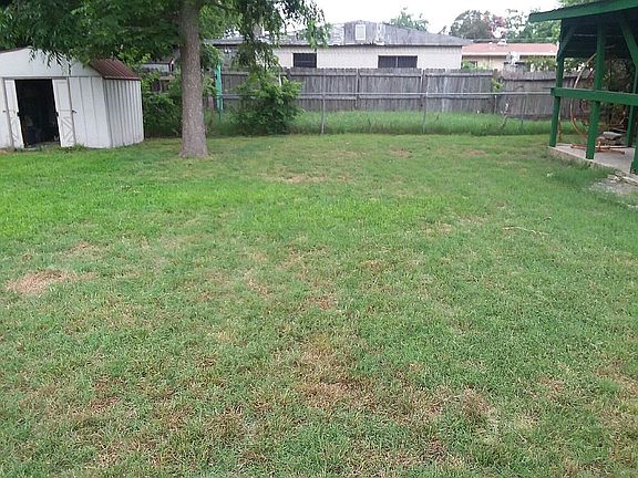 3rd image of 222 Lansing Ln