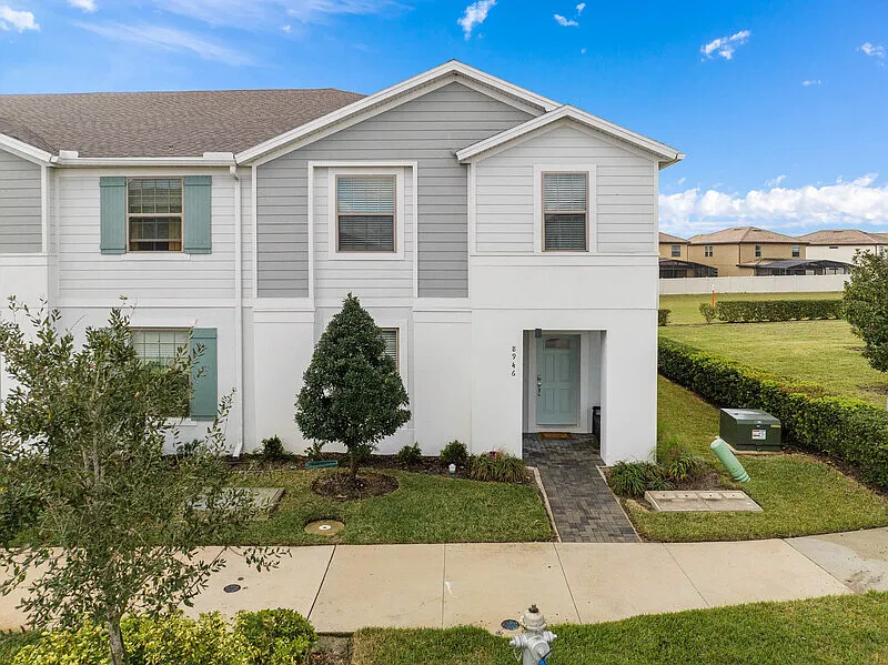 5 bed, 4.5 bath, 2468 sqft, $3,400 — Photo 3
