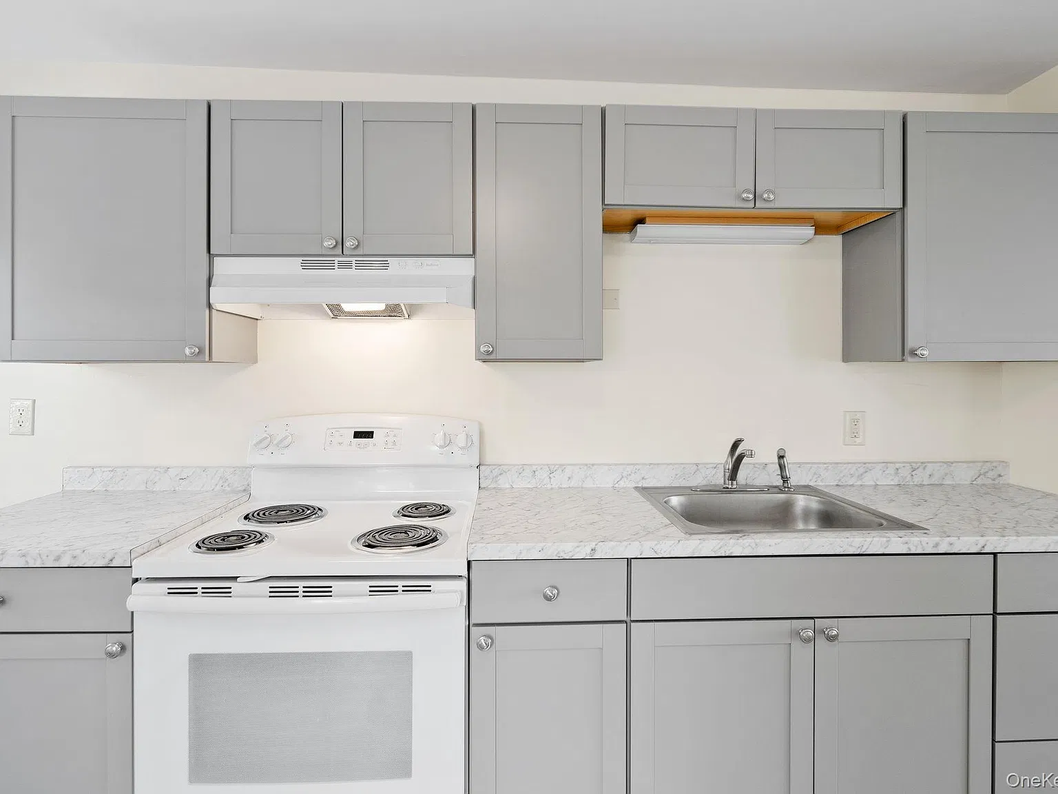 3 bed, 1.0 bath, 1341 sqft, $2,600 — Photo 2